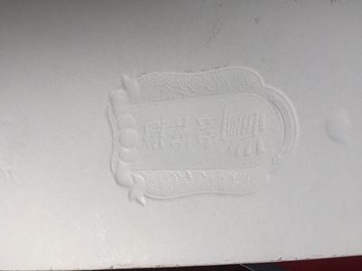 Máquina de gravação em relevo para papelão automática