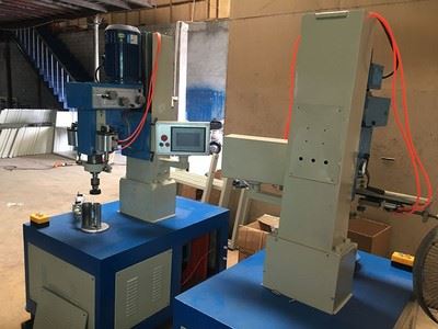 Máquina de selagem e enrolamento de tubo de papel, CS400
