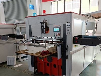 Máquina de corte e vinco de rolo de papel automática, JMQ 970