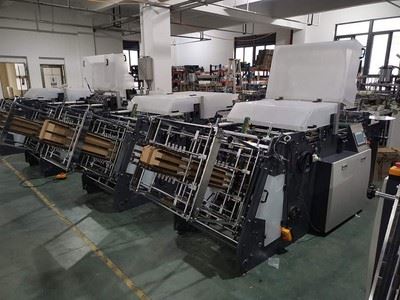 Máquina para a montagem de caixas de cartão (máquina para a montagem de lancheiras)