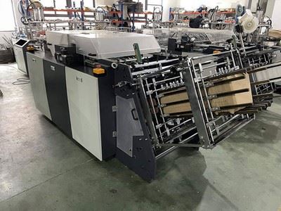 Máquina para a montagem de caixas de cartão (máquina para a montagem de lancheiras)